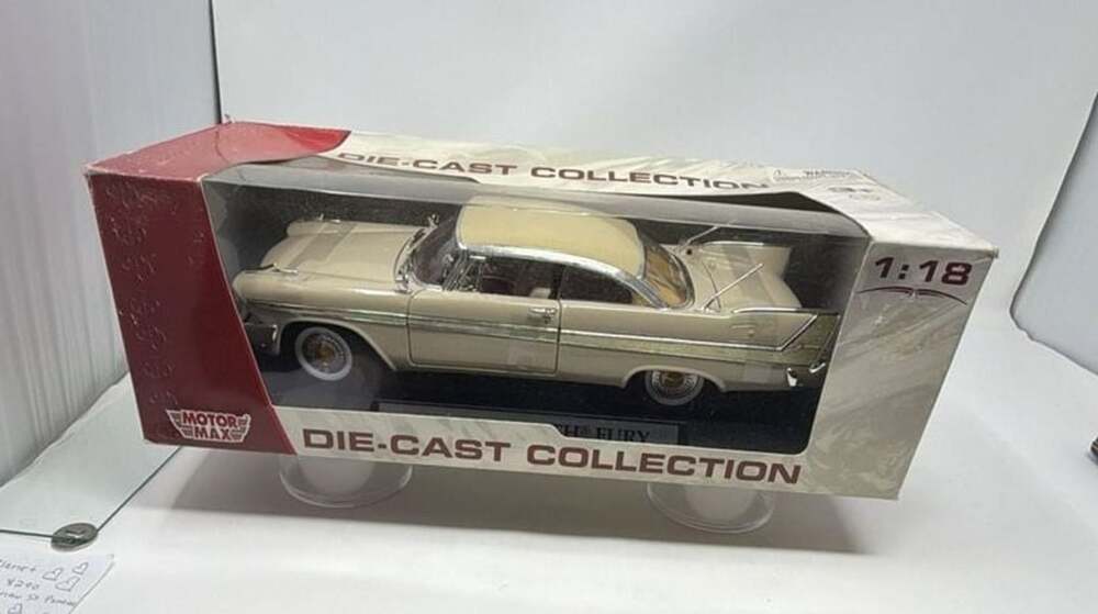 Motormax 1:18 Scale 1958 Plymouth Fury Die-Cast Collection Model Car